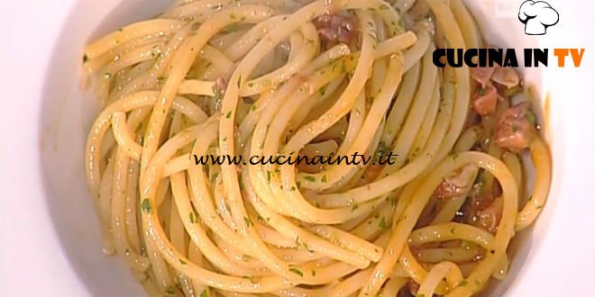 La Prova del Cuoco - Spaghettoni con ragù di prosciutto crudo al vino rosso e quartirolo ricetta Sergio Barzetti