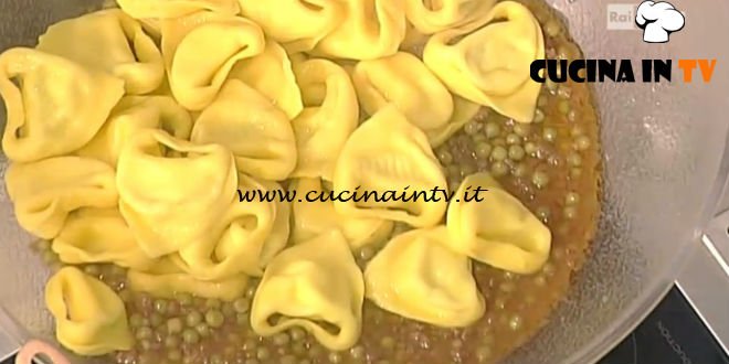 La Prova del Cuoco - Tortelloni con ragù di piselli ricetta Alessandra Spisni