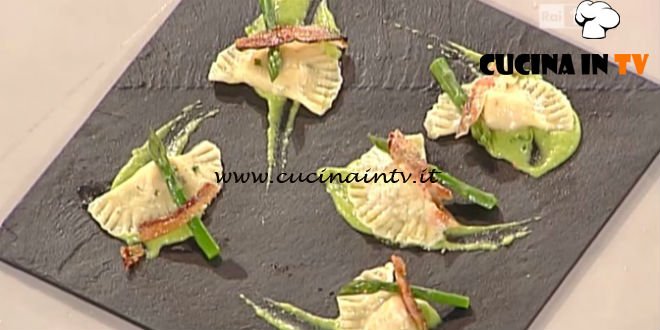 La Prova del Cuoco - Mezzelune con guanciale e pecorino su vellutata di asparagi ricetta Gilberto Rossi
