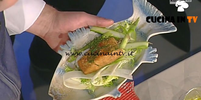 La Prova del Cuoco - Salmerino fritto al pane nero con insalatina di asparagi ricetta Markus Holzer