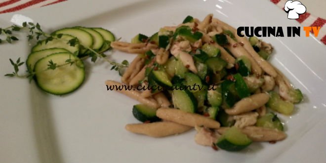Cotto e mangiato - Trofie con zucchine sgombro e semi di lino ricetta Tessa Gelisio