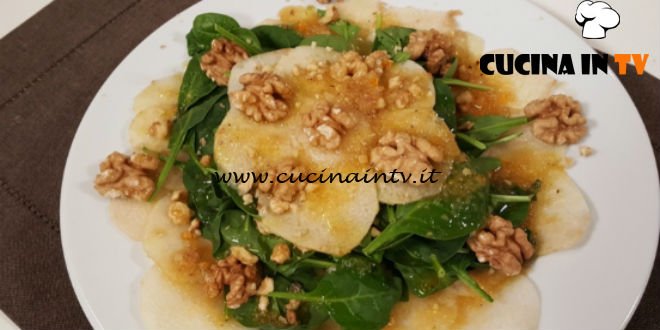 Cotto e mangiato - Insalata invernale con spinacini pere e noci ricetta Tessa Gelisio