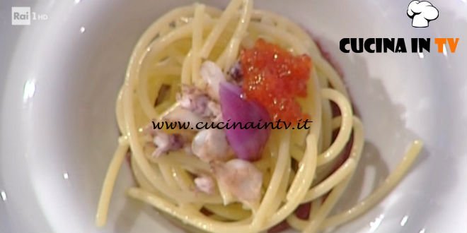 La Prova del Cuoco - Spaghettone freddo cipolla rossa uova di salmone e calamaretti spillo ricetta Ivano Ricchebono