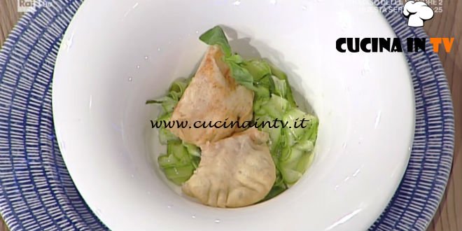 La Prova del Cuoco - Mini panzerotti mozzarella e pomodoro con zucchine all'agro ricetta Ambra Romani