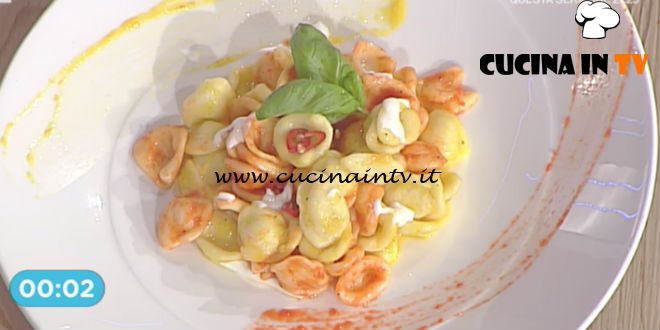 La Prova del Cuoco - Orecchiette con crema di peperone e crescenza ricetta Roberto Valbuzzi