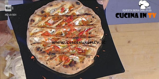 La Prova del Cuoco - Pizza crostata con crema di zucca e peperoncini in olio ricetta Gino Sorbillo