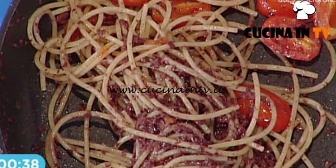 La Prova del Cuoco - Spaghetti alla puttanesca al contrario ricetta Roberto Valbuzzi