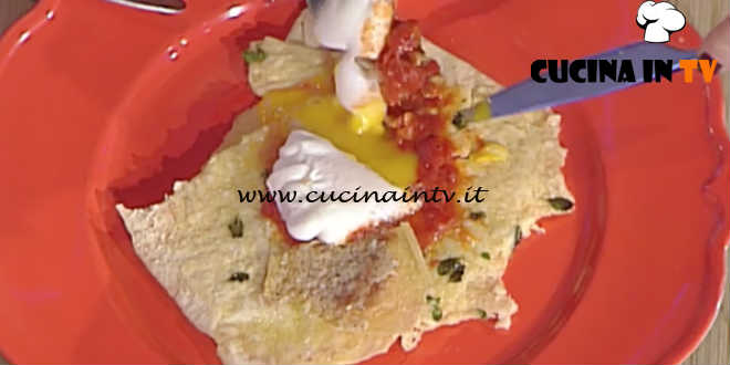 La Prova del Cuoco - Pane carasau al pomodoro con uovo in camicia ricetta Francesca Marsetti