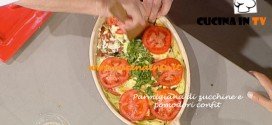 Parmigiana di zucchine e pomodori confit di ricetta Anna Moroni