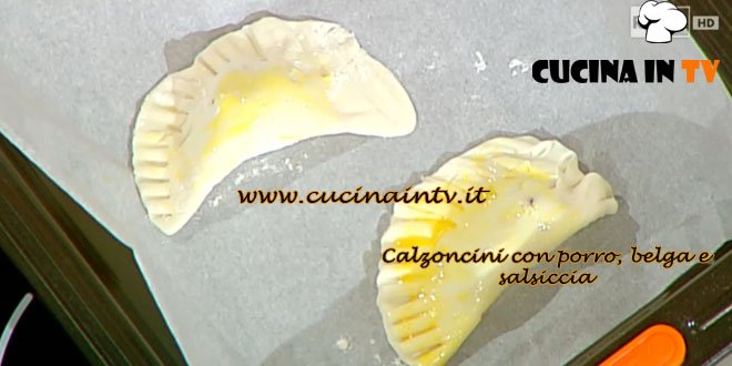 La Prova del Cuoco - Calzoncini con porro belga e salsiccia ricetta Clerici