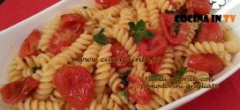 Cotto e Mangiato - Fusilli colorati con pomodorini grigliati ricetta Tessa Gelisio