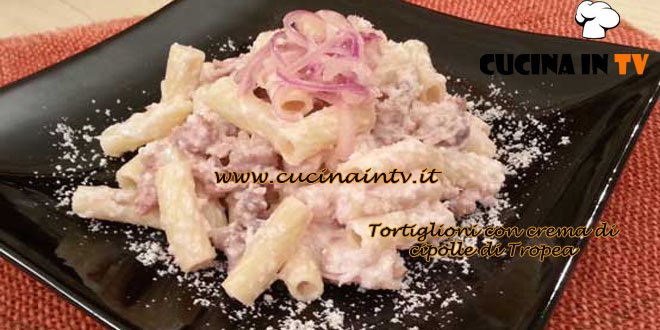 Cotto e Mangiato - Tortiglioni con crema di cipolle di Tropea ricetta Tessa Gelisio