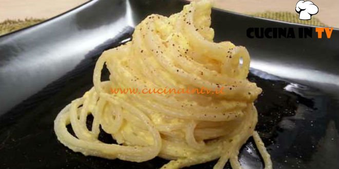 Cotto e mangiato - Spaghetti uova e pecorino ricetta Tessa Gelisio