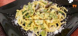 Cotto e mangiato - Linguine asparagi zucchine zafferano ricetta Tessa Gelisio