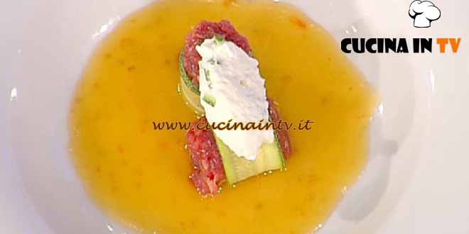 La Prova del Cuoco - ricetta Tartare di manzo fasciata alle zucchine con guazzetto di pomodorini ricotta e zenzero