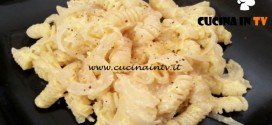 Cotto e mangiato - Carbonara con cipolla ricetta Tessa Gelisio