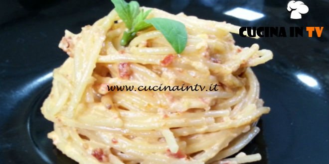 Cotto e mangiato - Spaghetti con pesto siciliano ricetta Tessa Gelisio