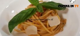 Cotto e mangiato - Spaghetti al pesto di pomodori secchi e noci ricetta Tessa Gelisio