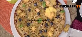 La Prova del Cuoco - Torta di mele e mirtilli con crumble aromatico ricetta Natalia Cattelani