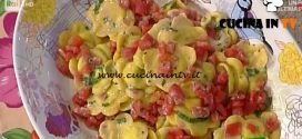 La Prova del Cuoco - Fiori di rucola e robiola con concassé di pomodori ricetta Alessandra Spisni