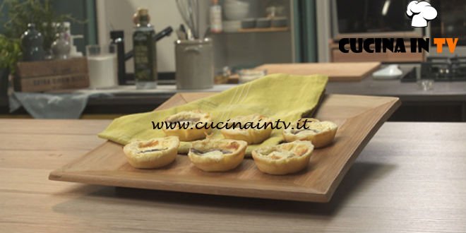 Mini quiche formaggio e acciughe ricetta Benedetta Parodi da Pronto e postato