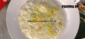La Prova del Cuoco - Risotto al pesto di zucchine arrostite e fiori di zucca ricetta Sergio Barzetti