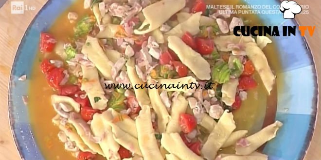 La Prova del Cuoco - Garganelli con fiori di zucchina e dadolata di faraona al bacon ricetta Daniele Persegani