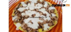 Pizza di frittata funghi e mozzarella ricetta Tessa Gelisio da Cotto e Mangiato