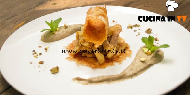 Masterchef Italia 6 - ricetta Pollo ripassato su crema di melanzana pistacchi e cannella con cialda di Fiore sardo stagionato di Daniele Cui