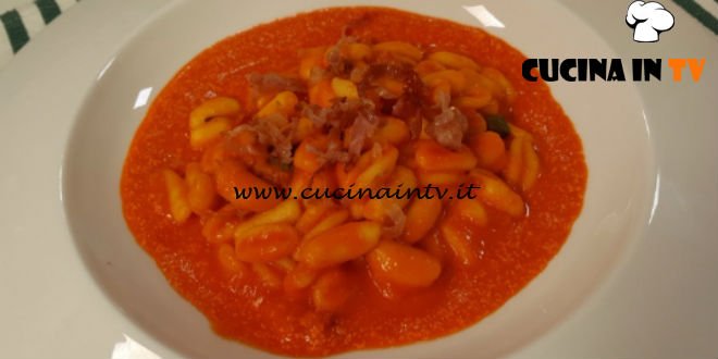 Cotto e mangiato - Cavatelli con crema di peperoni e speck ricetta Tessa Gelisio