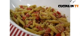 Cotto e mangiato - Pasta fredda pesto pomodori e mandorle ricetta Tessa Gelisio