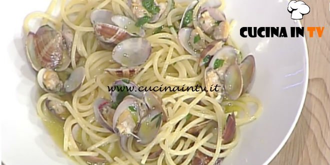 La Prova del Cuoco - Spaghetti con le vongole in bianco senza aglio ricetta Renato Salvatori