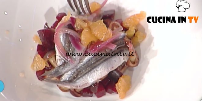 La Prova del Cuoco - Insalata di alici marinate con chiodini e mandarini ricetta Ambra Romani