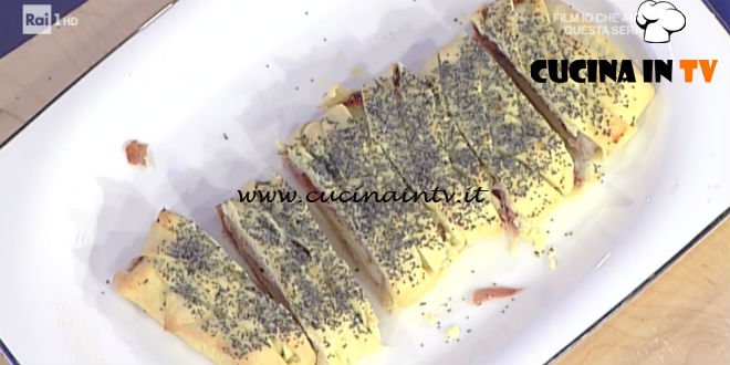 La Prova del Cuoco - Strudel con speck mele e asiago ricetta Anna Moroni