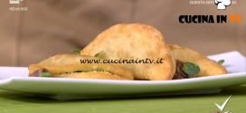 Detto Fatto - Crescioni fritti erbette e acciughe ricetta Erica Liverani