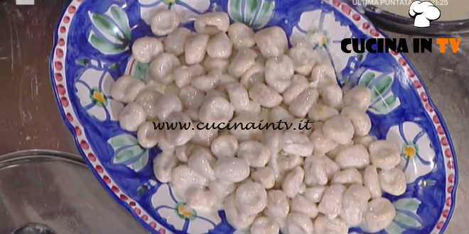 La Prova del Cuoco - Gnocchi di ricotta e noci con salsa di formaggi ricetta Alessandra Spisni