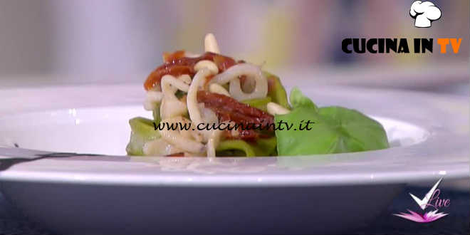 Detto Fatto - Tagliatelle ai calamari e pesto scomposto ricetta Ilario Vinciguerra