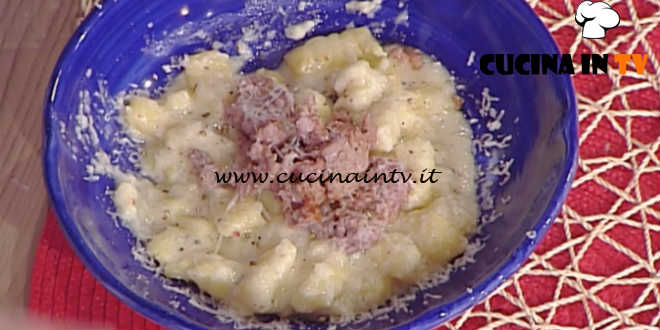 La Prova del Cuoco - Gnocchi cacio e pepe con salsiccia croccante ricetta Francesca Marsetti