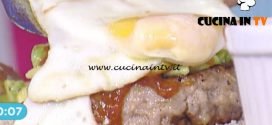 La Prova del Cuoco - Hamburger con avocado e uovo fritto ricetta Ambra Romani