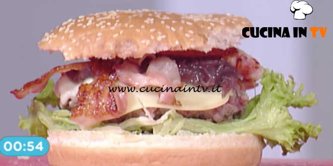 La Prova del Cuoco - Hamburger con bacon scamorza e cipolla ricetta Mauro Improta