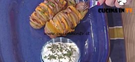 La Prova del Cuoco - Patate Hasselback con prosciutto di Praga cheddar e panna acida ricetta Ambra Romani