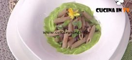 La Prova del Cuoco - Penne integrali alla crema di piselli con dadolata di verdure croccanti al peperoncino ricetta Roberto Valbuzzi