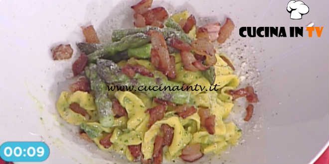 La Prova del Cuoco - Nidi di tagliatelle con asparagi pecorino e menta ricetta Marco Bottega