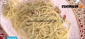 La Prova del Cuoco - Spaghetti aglio olio e peperoncino con tarallo sbriciolato ricetta Mauro Improta