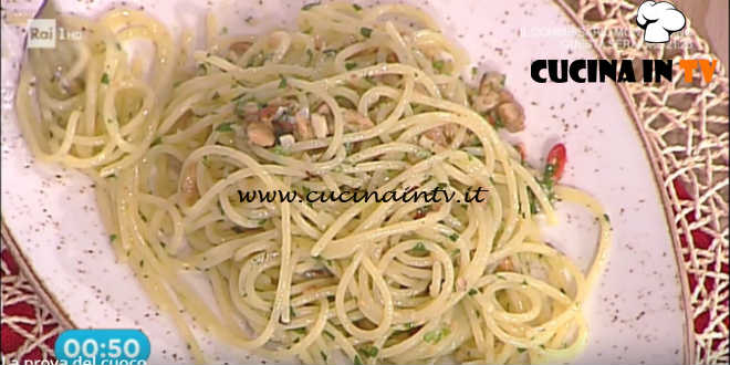 La Prova del Cuoco - Spaghetti aglio olio e peperoncino con tarallo sbriciolato ricetta Mauro Improta
