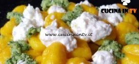 Cotto e mangiato - Gnocchi zafferano pesto e stracciatella ricetta Tessa Gelisio