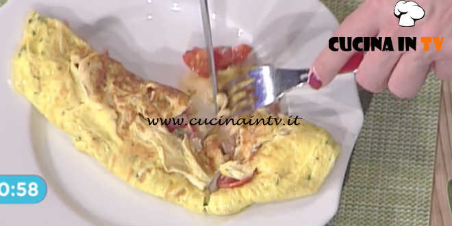 La Prova del Cuoco - Omelette al prezzemolo con pomodorini e prosciutto cotto ricetta Roberto Valbuzzi