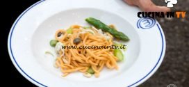 Masterchef Italia 7 - ricetta Spaghetti alla chitarra al pomodoro e peperoncino con salsa di seppie asparagi e pinoli di Kateryna Gryniukh