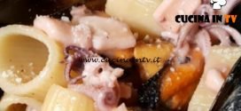 Cotto e mangiato - Mezze maniche calamari cozze e pecorino ricetta Tessa Gelisio