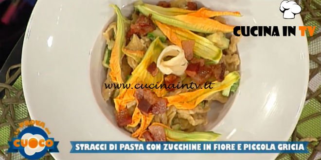 La Prova del Cuoco - ricetta Stracci di pasta con zucchine in fiore e piccola gricia di Paolo Cacciani